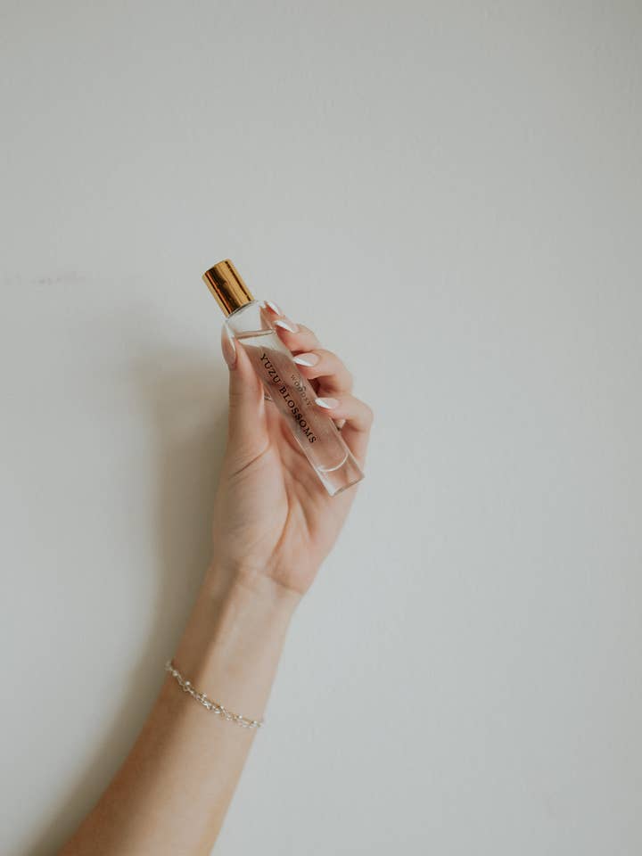 Lot de 9 échantillons de parfum et d'eau de Cologne pour la vente par Woodsy Homelife