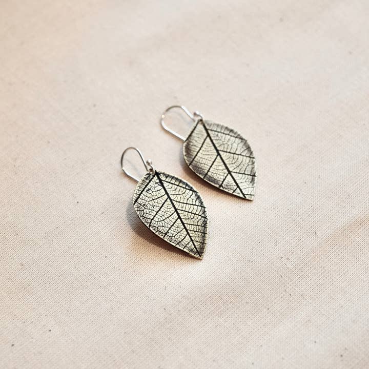 Athena Bandit Jewelry - Wholesale Dangle Earrings - Leaf Earring: Brass