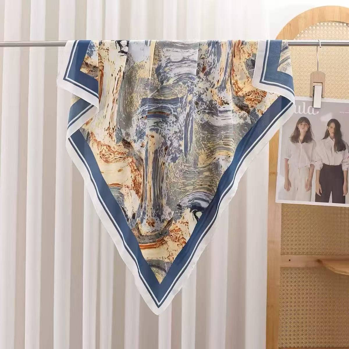 COSMOS – Lenço de cabeça - Mulher por atacado – Lenço Quadrado de Poliéster Marmoreado Azul Castanho Elegância Natureza Abs1