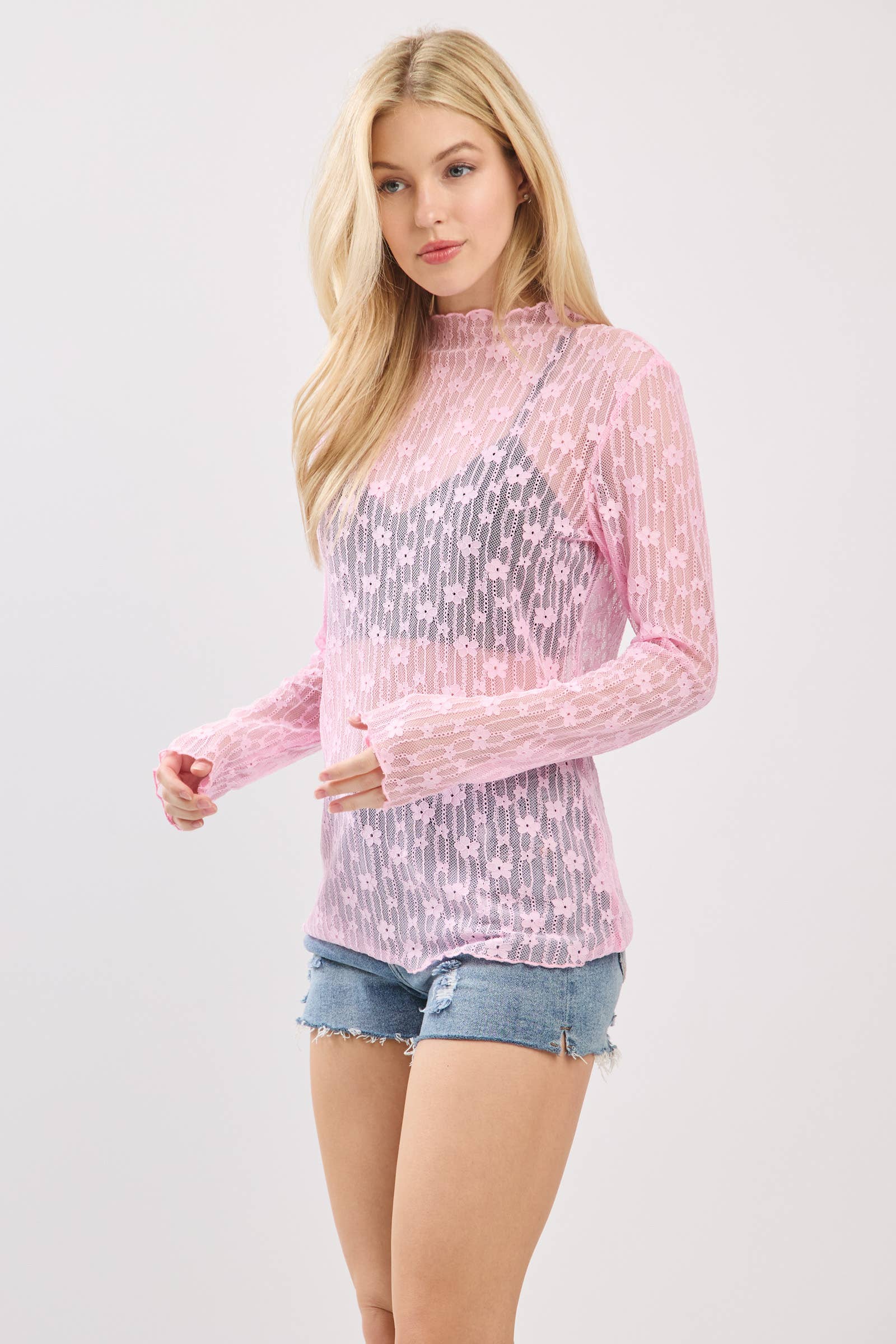 Sewn and Seen - Wholesale Blouse - Dames - SHEER BLOEMENKANTEN TOP MET LANGE MOUWEN3