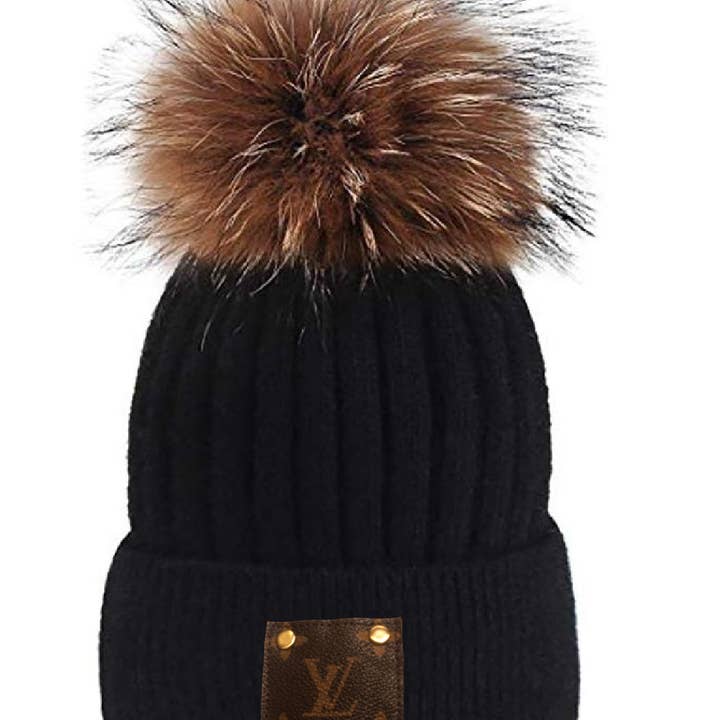 Embellish Your Life – Engroshandel Beanie - Dame – Up-Cycled LV Aftagelig Pom Beanie0