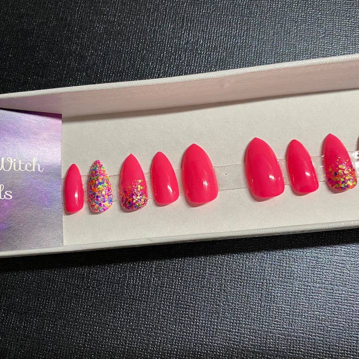 Space Witch Nails – wholesale Lösnaglar – Jag vill ha tillbaka min rosa skjorta! Neon Pink Tryck på Glitter naglar2