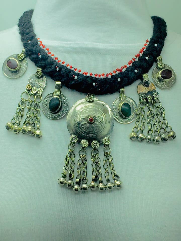 Colar Preto Vintage Com Pendentes e Moedas por atacado de vintarust