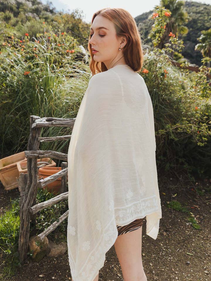 Leto Accessories – Großhandel Kimono – Damen – Schicker Blumenkimono mit Drapierung und eng anliegenden Armlöchern 🌼8