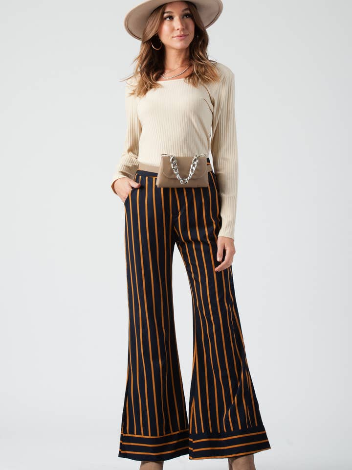 ISLA HOSE MIT WEITEM BEINAUSSCHNITT | RIVER TRAIL für den Großhandel von Lucca Couture