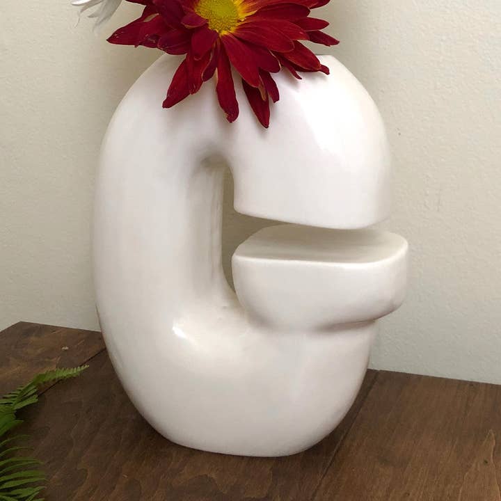 Keramisk vas | Bokstav G för wholesale av Studio Patenaude