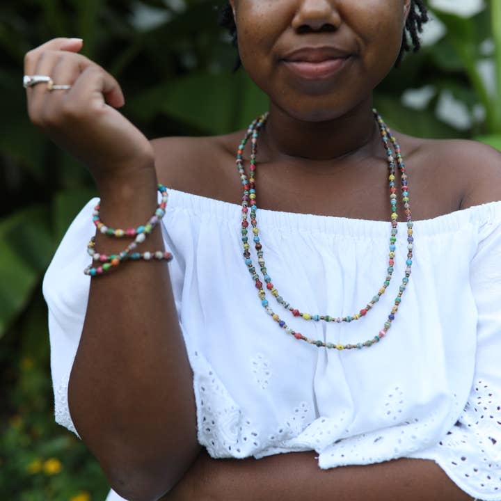 Ornaments 4 Orphans – Engroshandel Perlearmbånd – Maasai Stretch papir perle halskæde/armbånd Wrap1