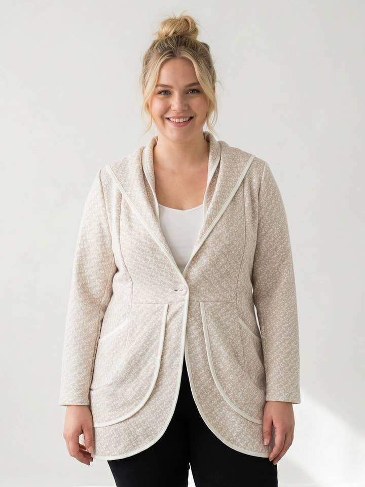 Beige texturerad jacka i stora storlekar (A531) för wholesale av Pomme Rouge Paris