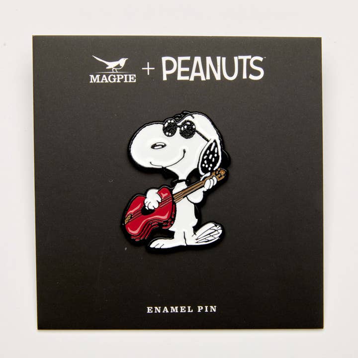 Épingle Peanuts 'Music is Life' - Guitare pour la vente par Magpie