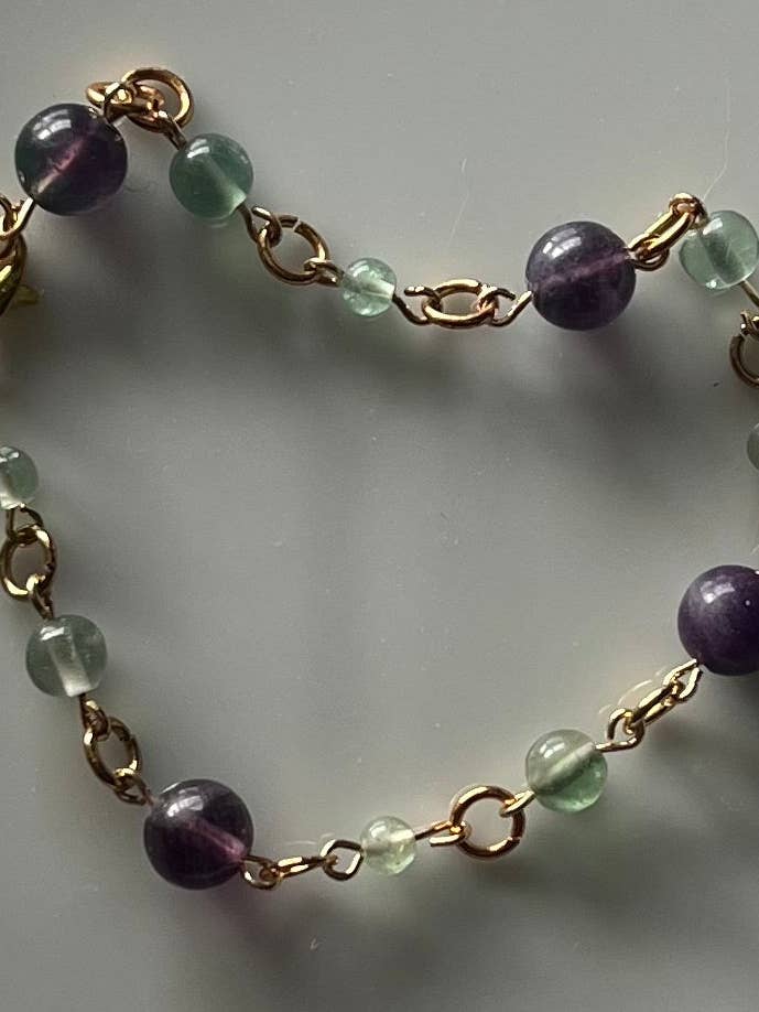 Armreif 'Fluorite Fantasy' für den Großhandel von Dragonfly Mama Designs, LLC