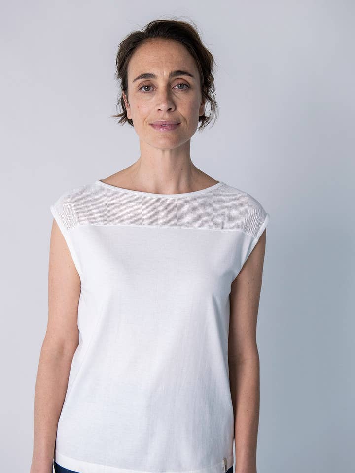 T-shirt TARA i vitt för wholesale av Grenzgang - slow womens fashion made in the Alps