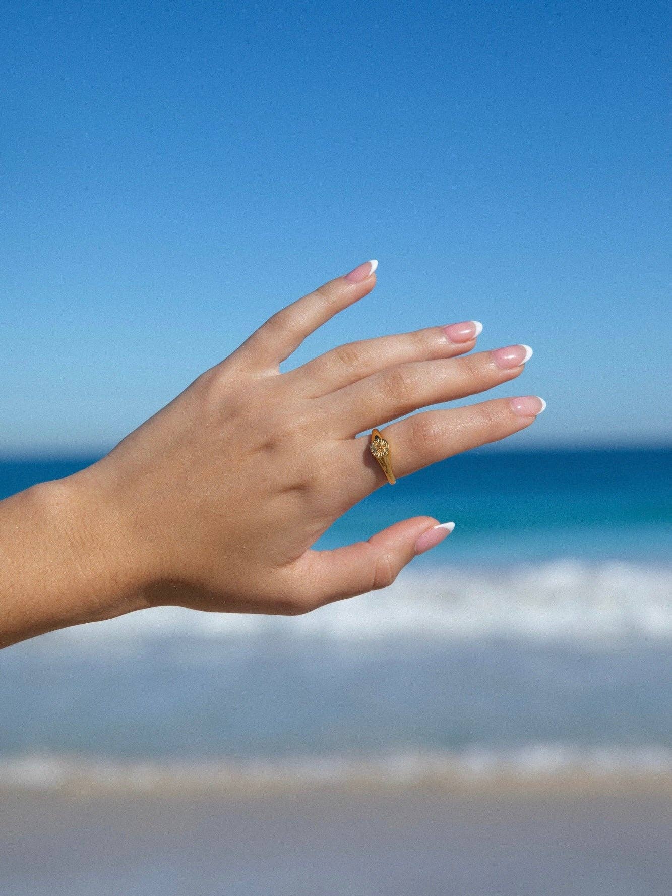 Malakai the Label - Vente Anneau/bague à empiler - Bague Sand Dollar en or 18 carats2
