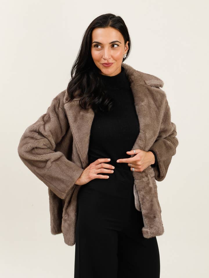 DIX-ONZE - Wholesale Fur/Faux Fur Coat - Women's - Soft Effect Fur Jacket – Chic & Versatility9