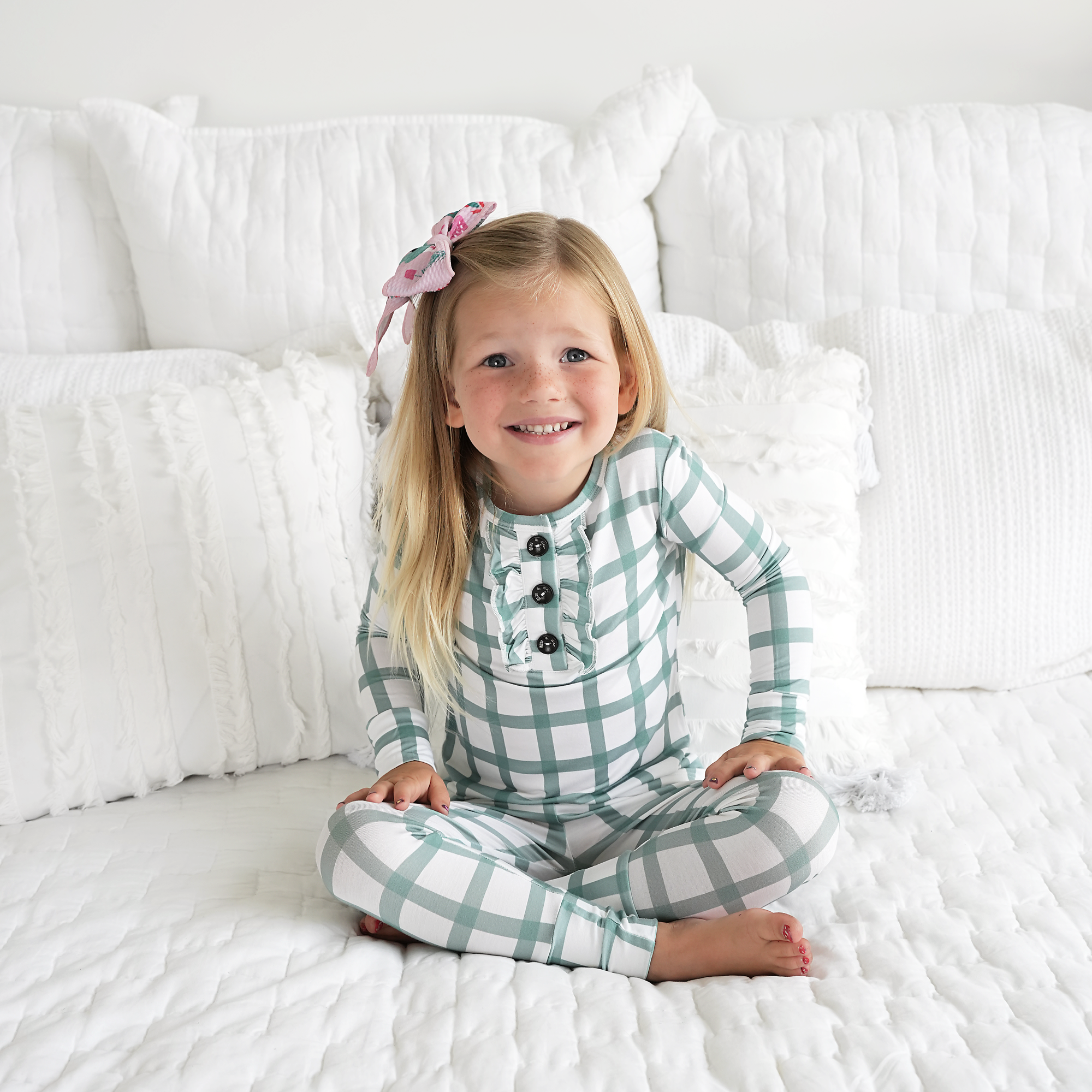 Gigi and Max – Großhandel Schlafanzug-Set – Kinder – Joy Weihnachts-Pyjama aus Bambus mit karierten Rüschen, 2er-Set, Grün 8