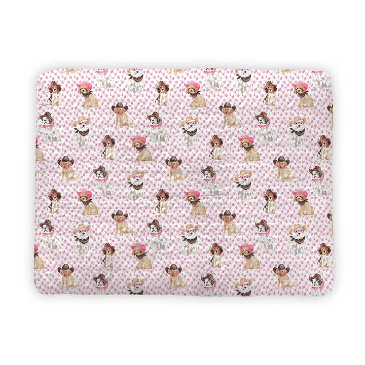 Letto per animali trapuntato fucsia Cowboy Pups per la vendita all'ingrosso da parte di Ida Mae Home
