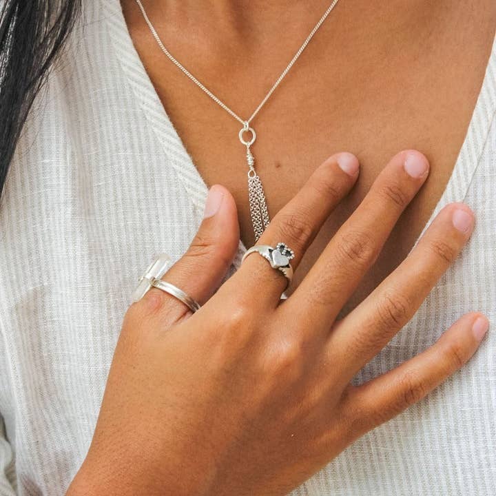 Dreaming Tree Creations – Großhandel Cocktail-/Statement-Ring – Handgefertigter moderner Claddagh Ring Silber3