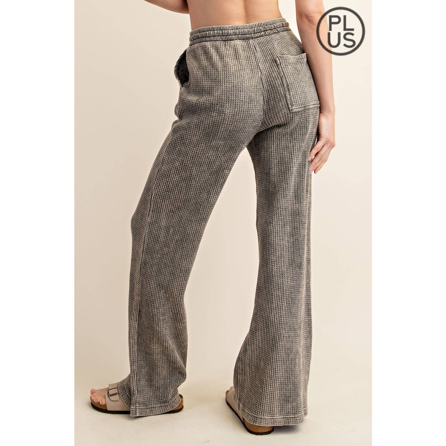 Rae Mode - Vente Pantalon de sport – femme - PANTALONS DE SURVÊTEMENT DROITS GAUFRÉS DÉLAVÉS AUX MINÉRAUX DE GRANDE TAILLE11