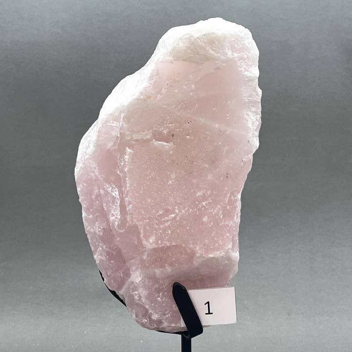 Grands spécimens bruts de quartz rose sur supports métalliques (Groupe 1) pour la vente par Crystal River Gems LLC