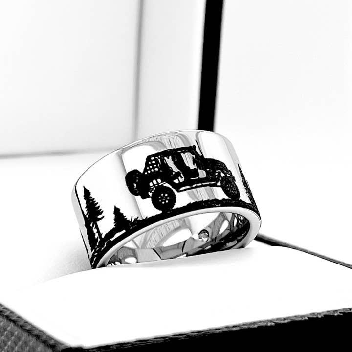 rings paradise – Großhandel Schmuck – Herren – Promise-Ring für Herren aus Wolframkarbid mit Automuster6