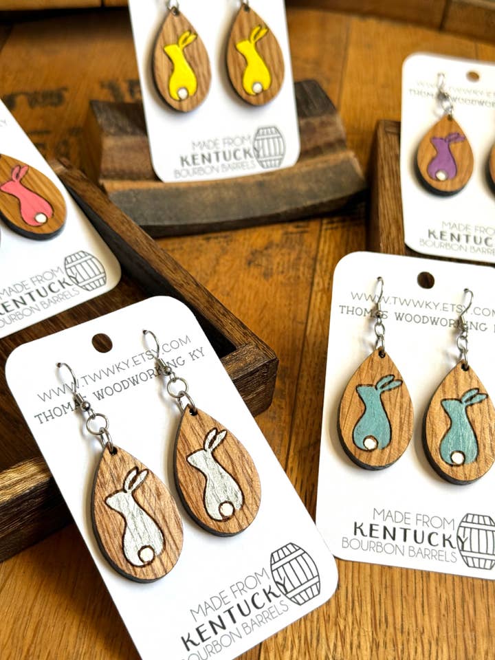 Paashaas Handgeschilderde Bourbon Vat Oorbellen. voor wholesale door TWWKY