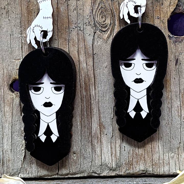 Wednesday Dangle Ohrringe für den Großhandel von Unpossible Cuts