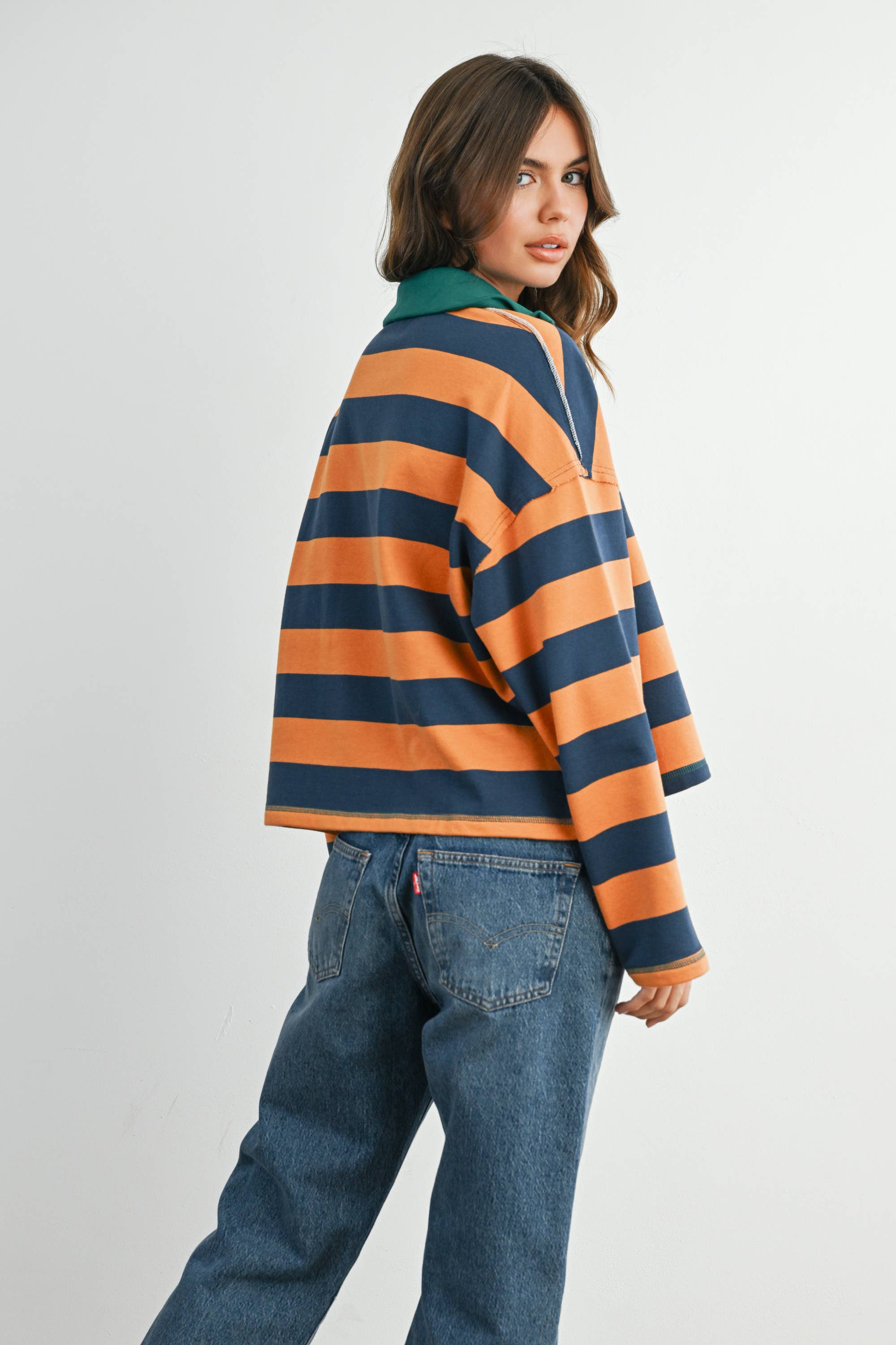 BUTTERMELON - Wholesale Sweatshirt - Women's - Striped Quarter-Zip Contrast Collar Sweatshirt - BMT797410