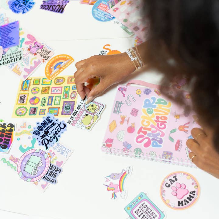 NatterDoodle - Vendita all'ingrosso Adesivo - Sono io? Sono io il dramma? Adesivo in vinile a forma di rana per laptop1