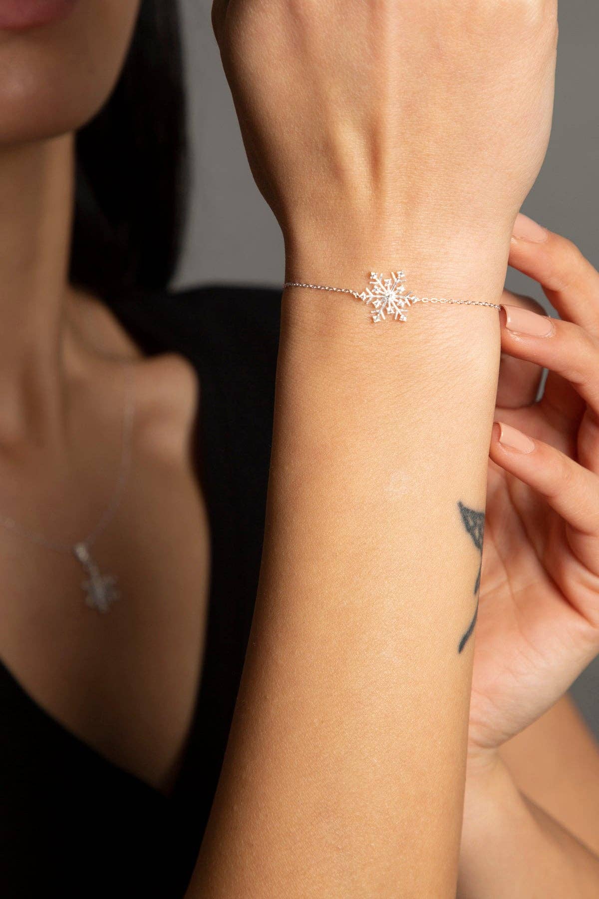 Volenia Silver - Wholesale Jewelry Set - Wholesale Women's 925 Sterling Silver Snowflake Pendant Necklace and Earrings Set1