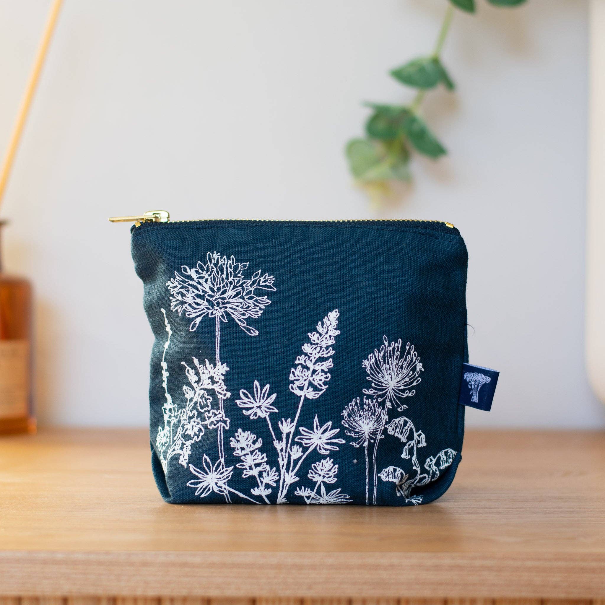 Helen Round - hand printed linen (US Duties Paid) – wholesale Make-up/cosmetic bag – Linen Makeup Bag, Waterproof Lined, Floral Cosmetic Bag5