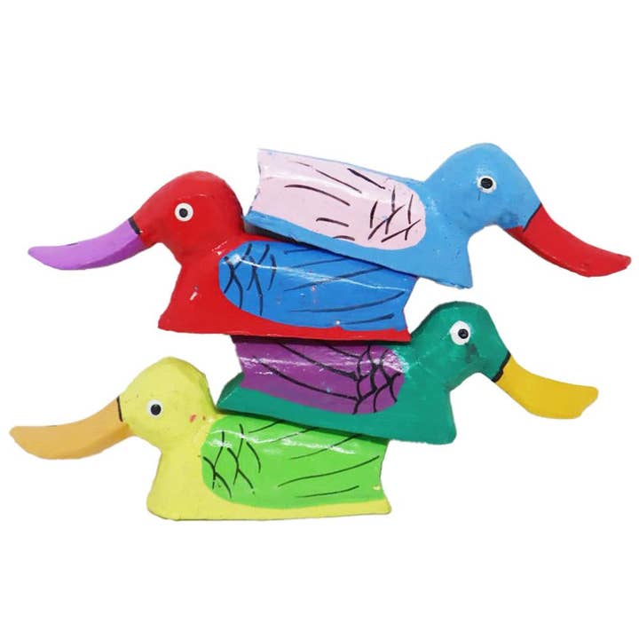 Canard en bois, couleurs vives assorties, 1 fourni pour la vente par Shared Earth