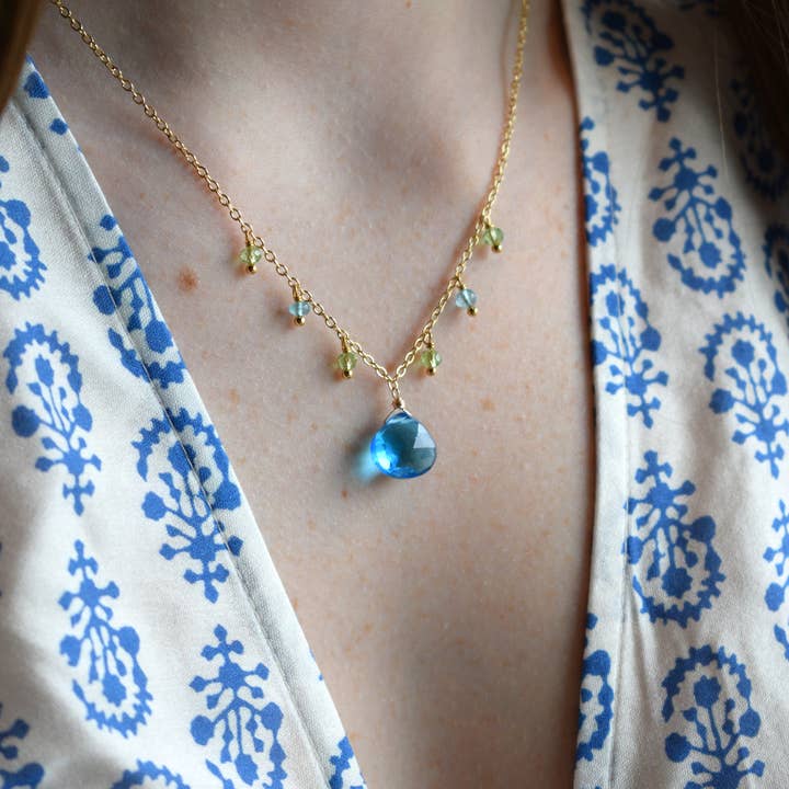 Collier à franges en or et quartz bleu pour la vente par Edgy Petal Jewelry