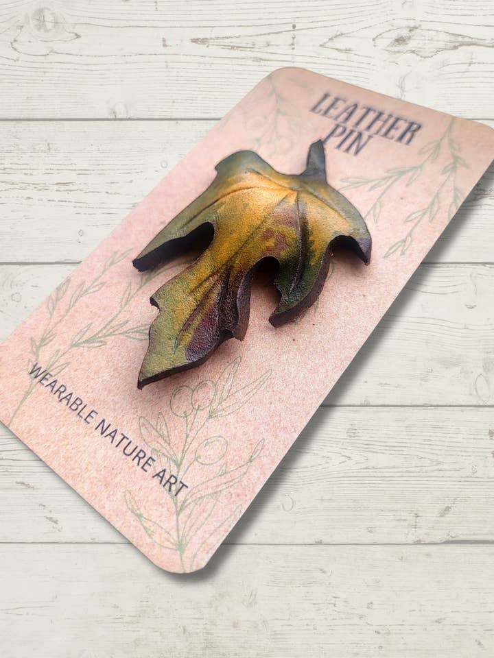 Spilla in Pelle a Forma di Piccolo Acero per la vendita all'ingrosso da parte di Wyrd & Witchy Art