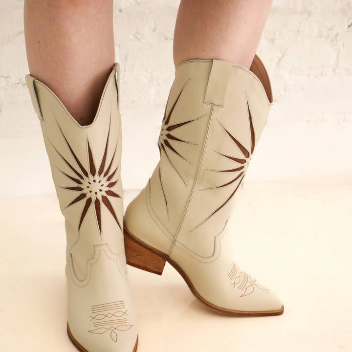 Elfenbein Mondaufgang Western-Cowboystiefel aus elfenbeinfarbenem Leder Damenschuhe für den Großhandel auf Faire2