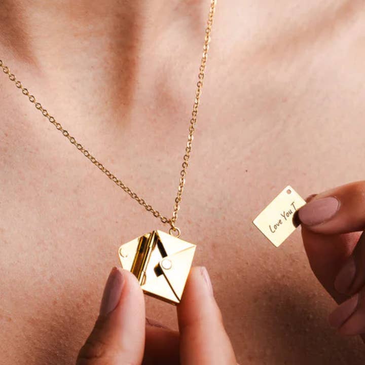 HoopLa - Vendita all'ingrosso Collana con ciondolo/pendaglio - Collana Love Letter in acciaio placcato oro 14K con busta e lettera17