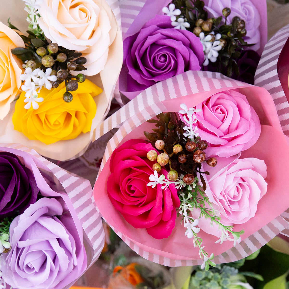 Accentra - Wholesale Fresh Cut Flowers - round sales rack2