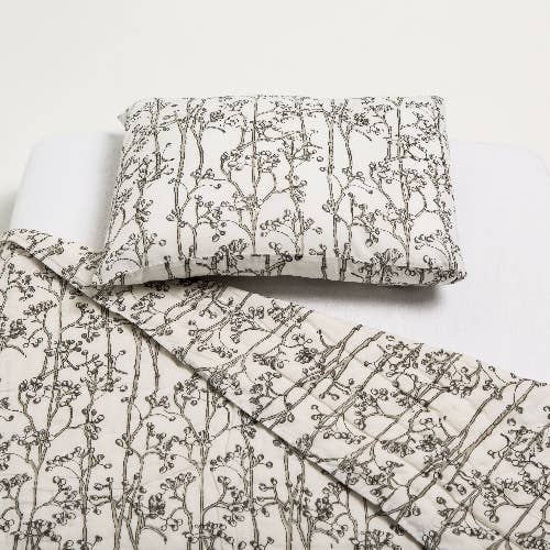 Raksha Baumwollsteppdecke mit Handdruck, Weiß für den Großhandel von The Dee Dee Mattress Co.