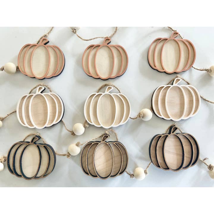 Guirlande de citrouille pour la vente par Cope and Co Custom Signs