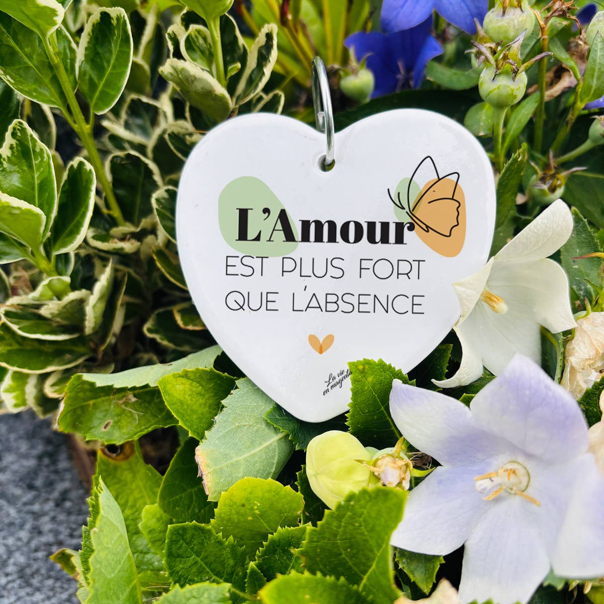 La vie en magenta - Wholesale Outdoor Ornament/Decor - Decorative ceramic funeral heart, love is stronger1