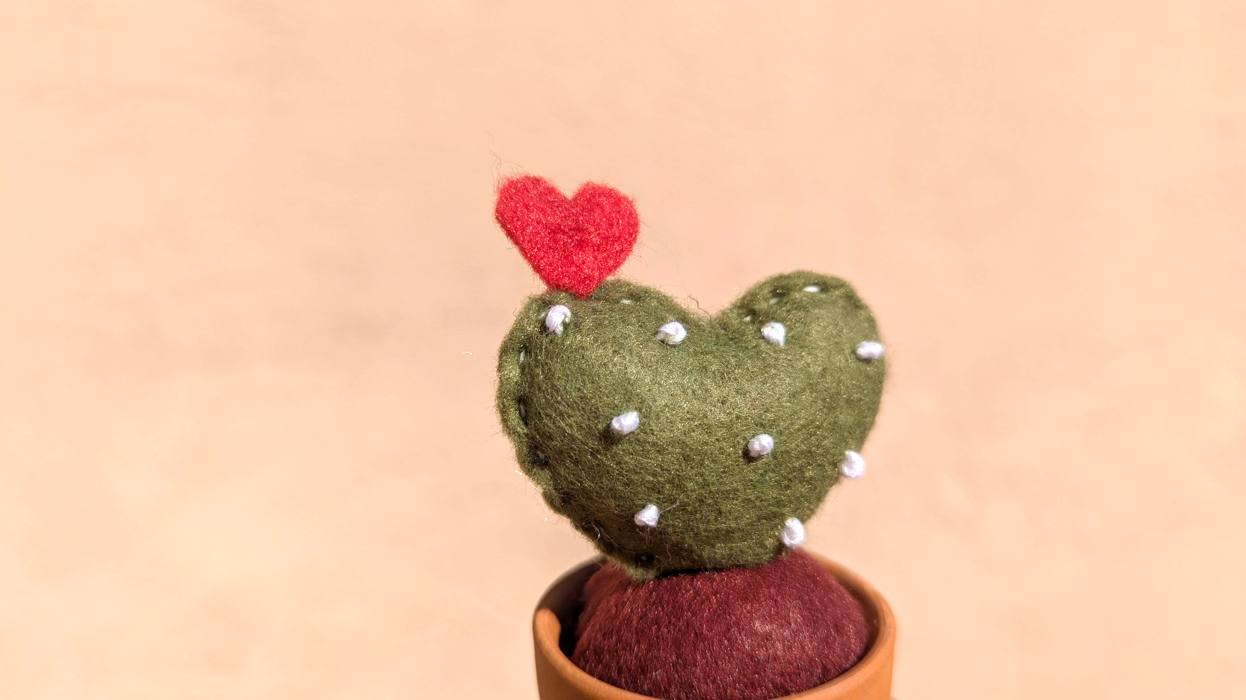 Ham Eye Am - Wholesale Decorative Tabletop Object - Handmade Felt Heart Cactus in Terracotta Pot 1
