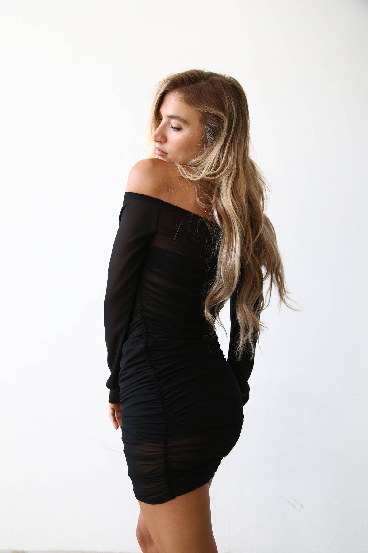 SVART TYLL KORT KLÄNNING I SVART TYLL för wholesale på Faire2