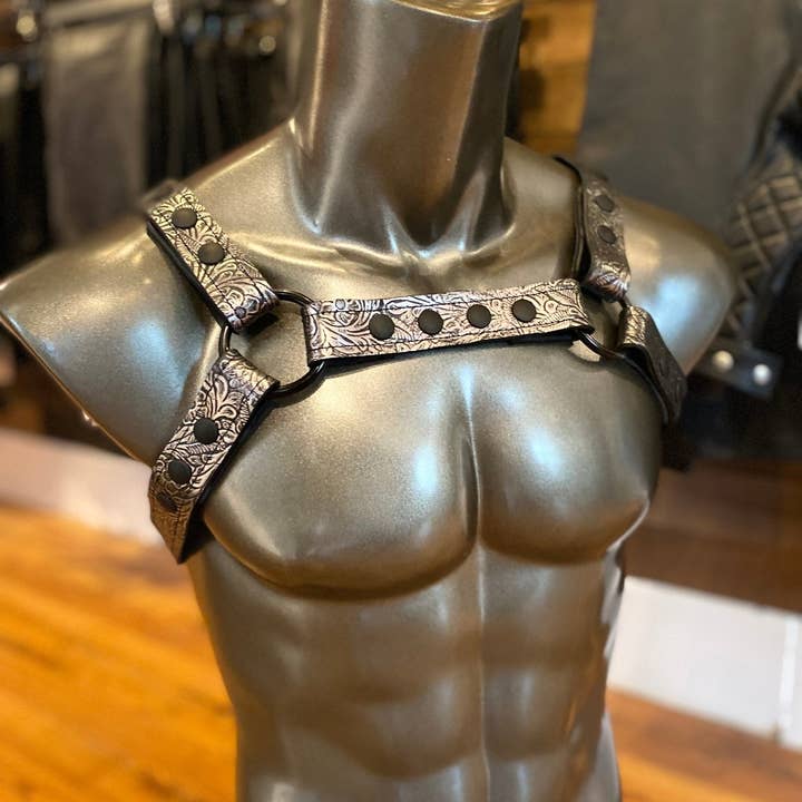 The Montrose Forge - Vendita all'ingrosso Sex toy - Pettorina Bulldog classica, metallizzata (disponibile in 4 colori)