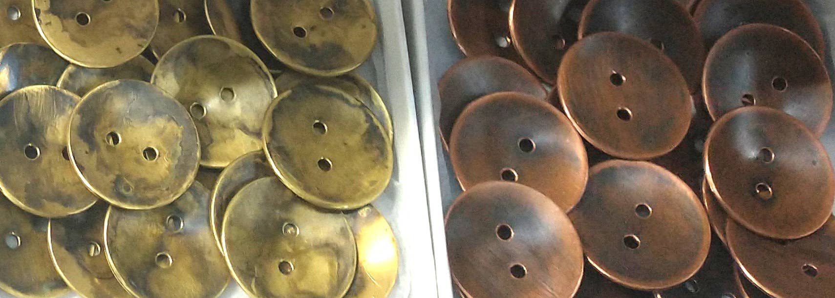 Wandering Dog Metal Art - Wholesale Drukknoop/naaiknoop - Handgemaakte metalen knopen antieke afwerking messing en koper5