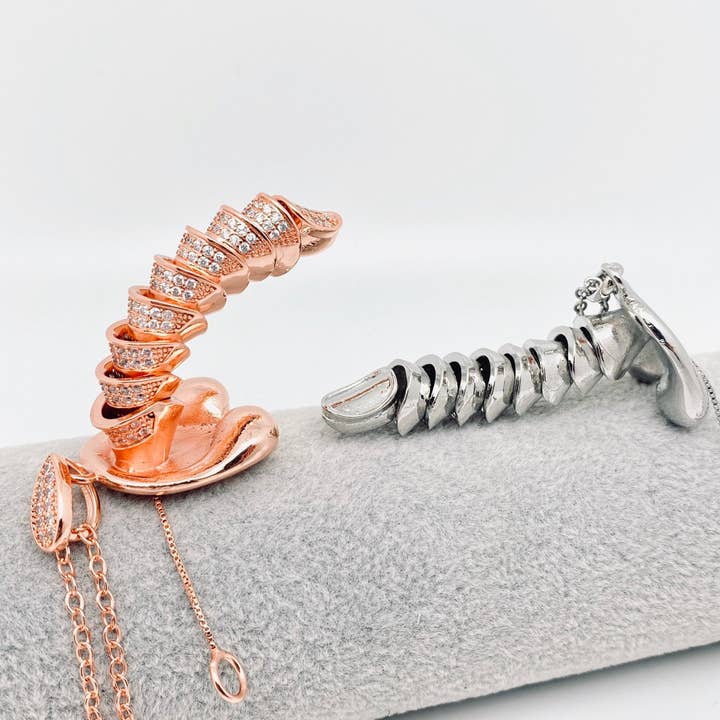 Mio Queena - Wholesale Pendant/Charm Necklace - Mystical Pendant Necklace with A Symbol of Masculine Power1