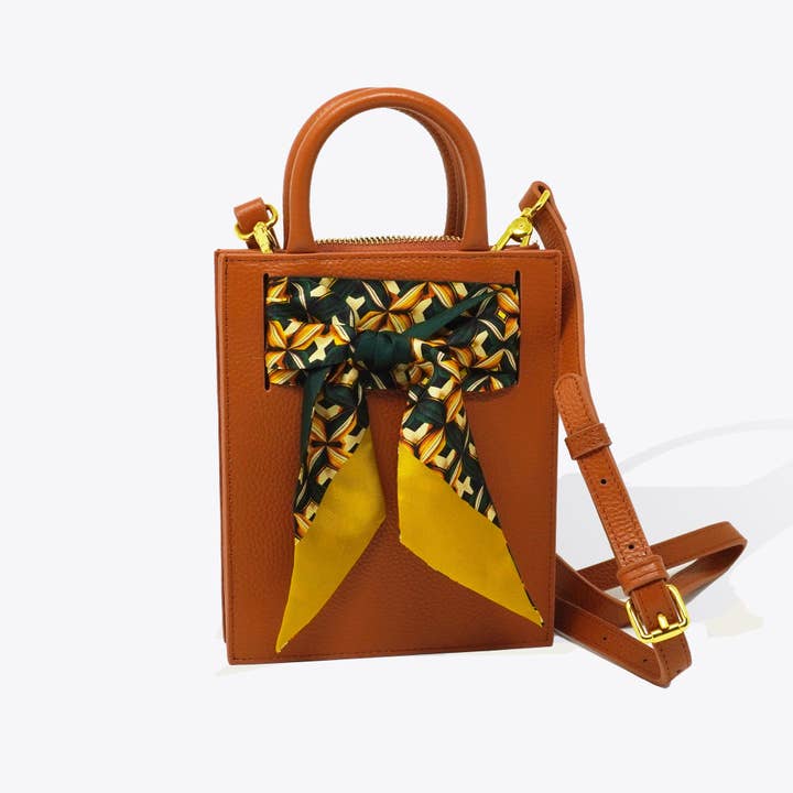 Mini Calista van leer + Bear Twilly voor wholesale door Hampton Road Designs