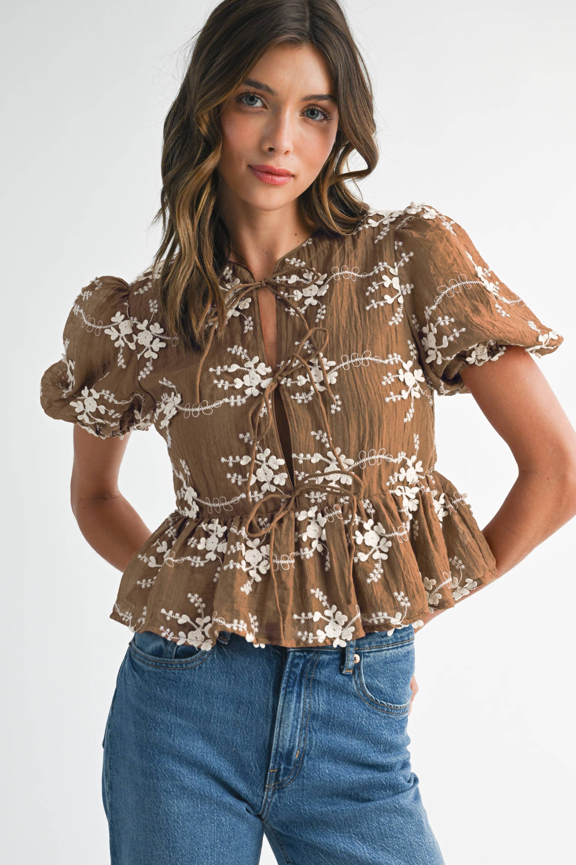 EB LUXE - Vente Débardeur – femme - Blouse à basque brodée avec manches bouffantes RT00257