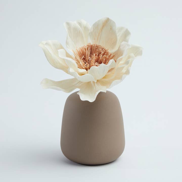 Vase with flower - ceramic fragrance diffuser LIPSI- CHOCO for wholesale by Anoq