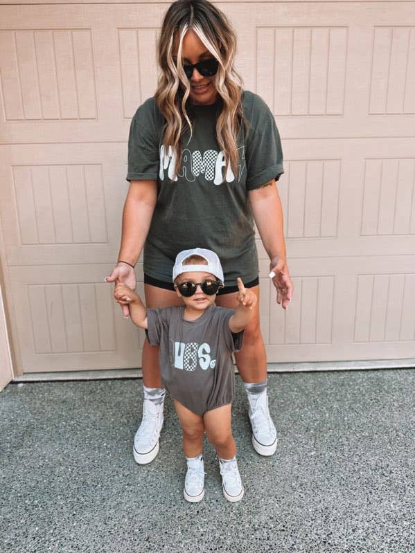 Mama T-shirt met grafisch ontwerp voor wholesale door AK CLOTHING COMPANY, LLC