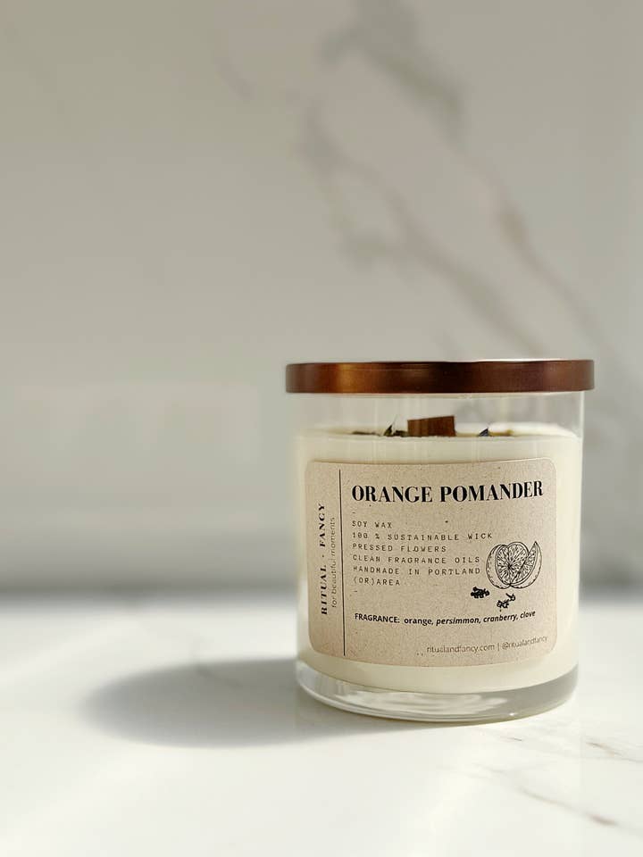 ORANGE POMANDER | Sojavaxljus | Träveke | Torkad blomma för wholesale av Ritual + Fancy