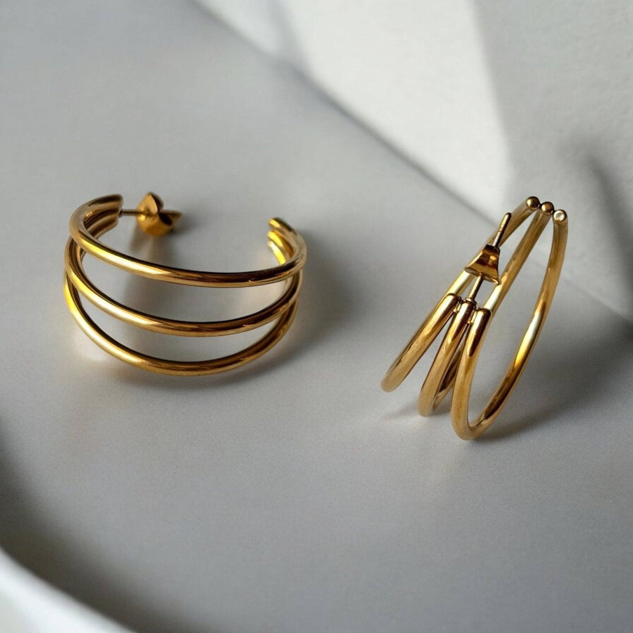 DUESTELLE ITALIA – Engroshandel Hoops – TRILOGY - Øreringe i guldbelagt stål1