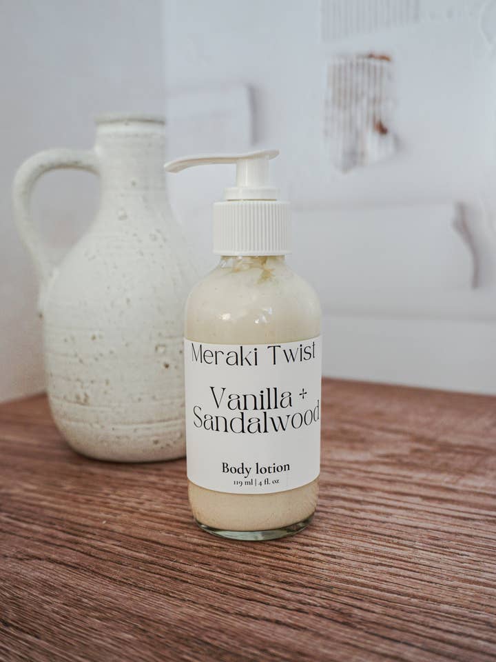 Lotion de suif à la vanille et au bois de santal pour la vente par Meraki Twist